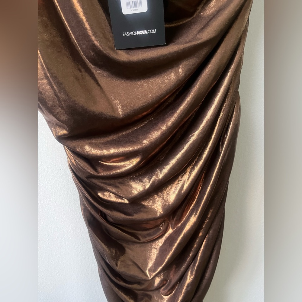 NWT Fashion Nova Bronze Metallic Midi Dress ๐๐๐ค - Picture 3 of 6